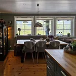 Cozy Family At Hamlagro
