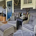 Cozy Family At Hamlagro